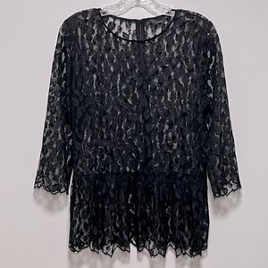WORTH New York Black lace quarter sleeve pleated hemline feminine blouse top